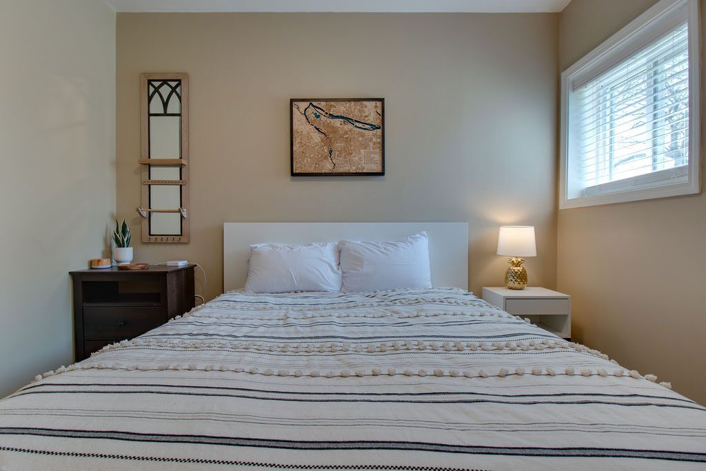 Photo of Bedroom in Roselawn Finance