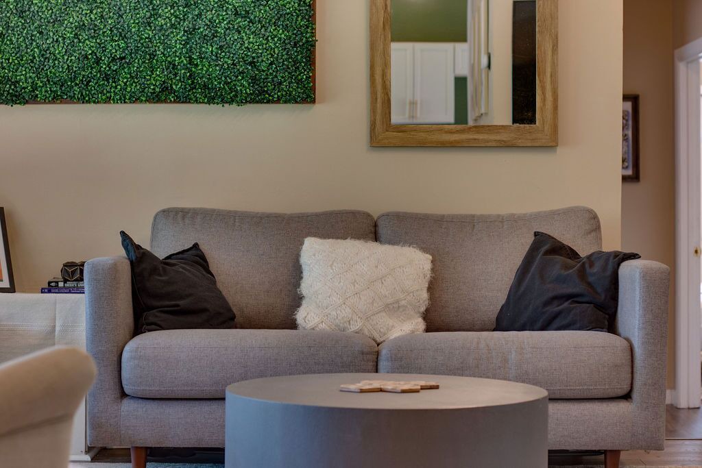Photo of Livingroom in Roselawn Finance