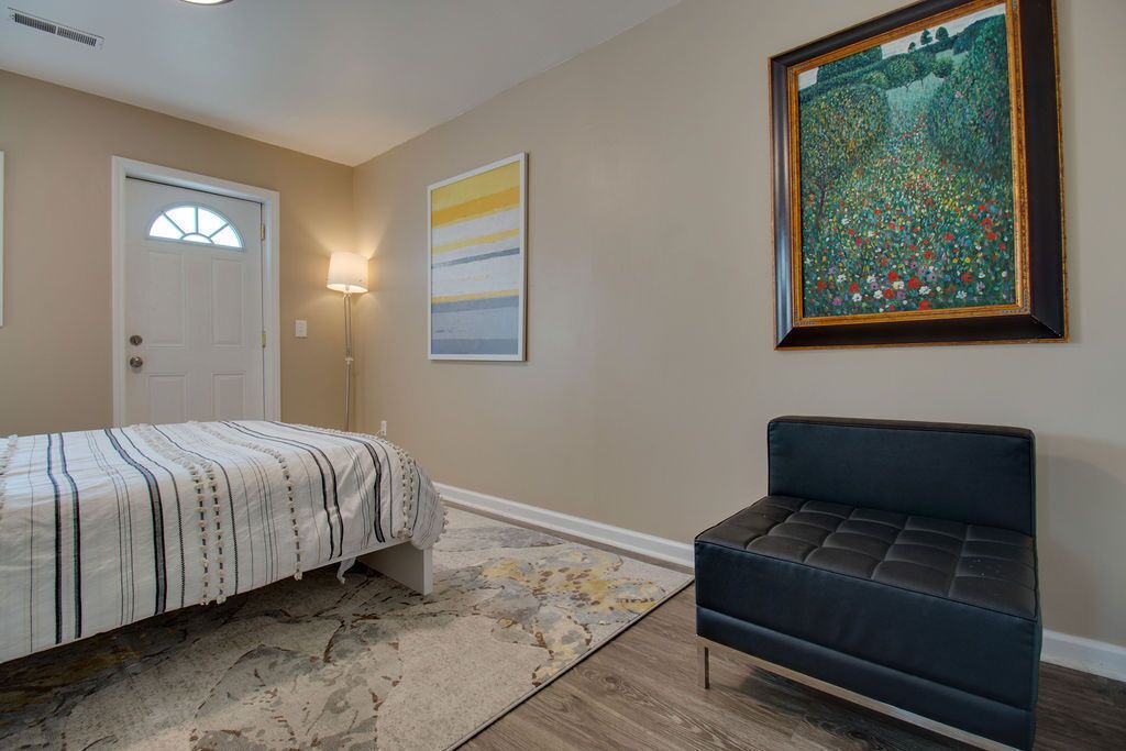 Photo of Bedroom in Roselawn Finance