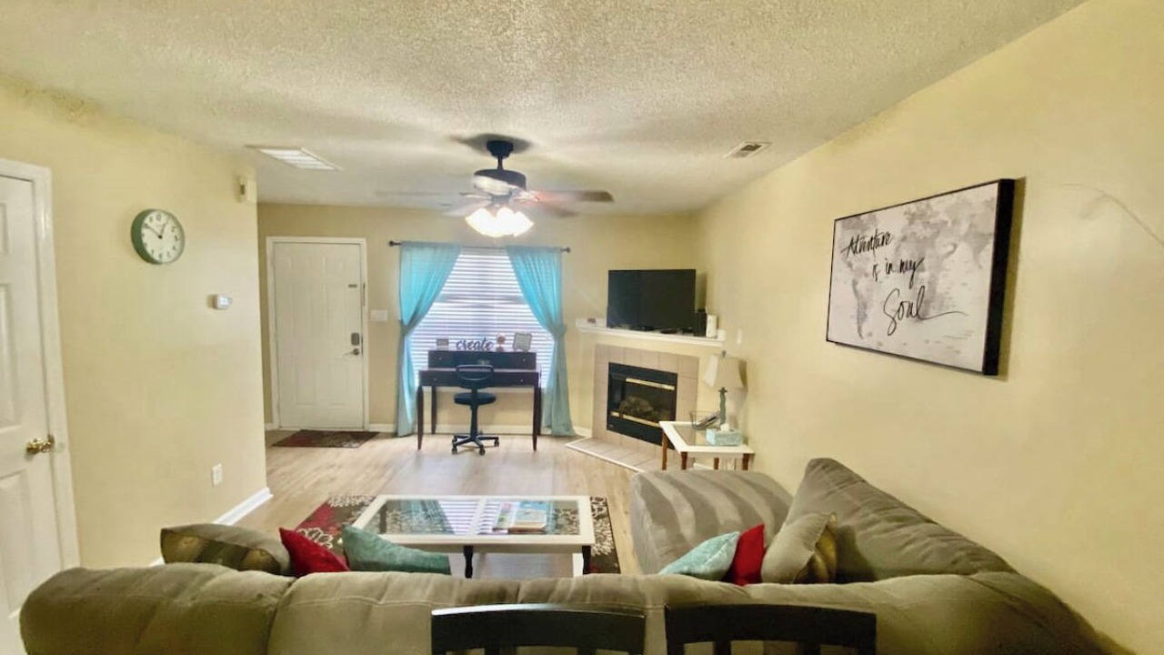 Photo of Livingroom in Jacksonville