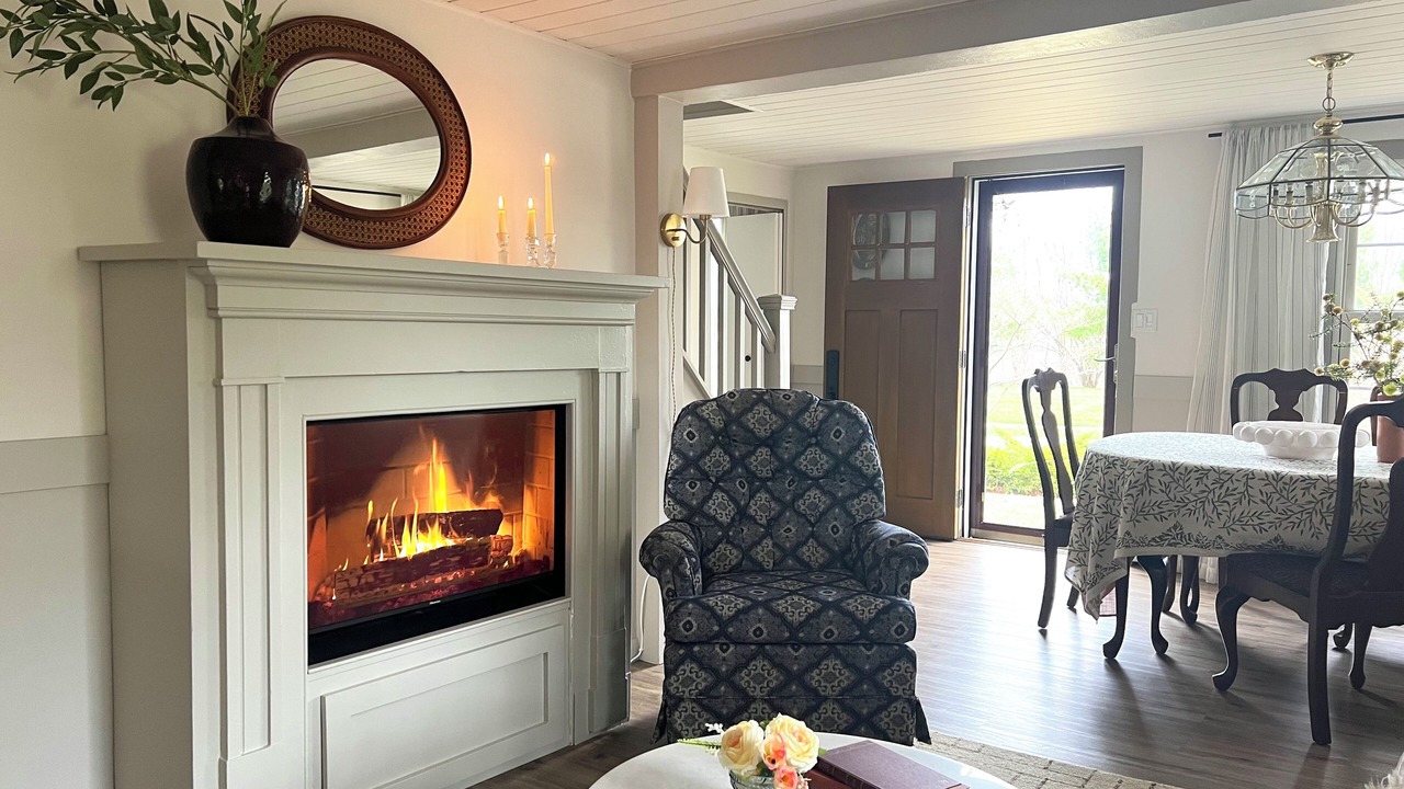 Photo of Livingroom in State College