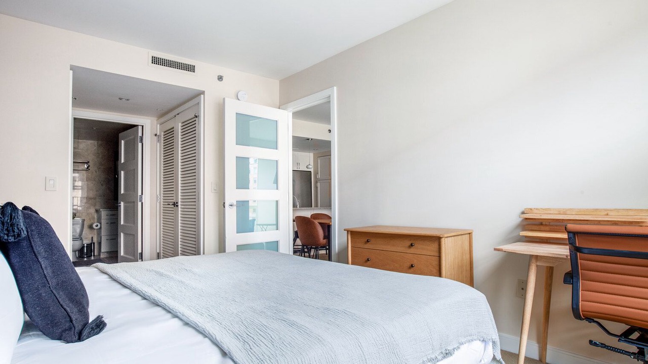 Photo of Bedroom in Penn Quarter
