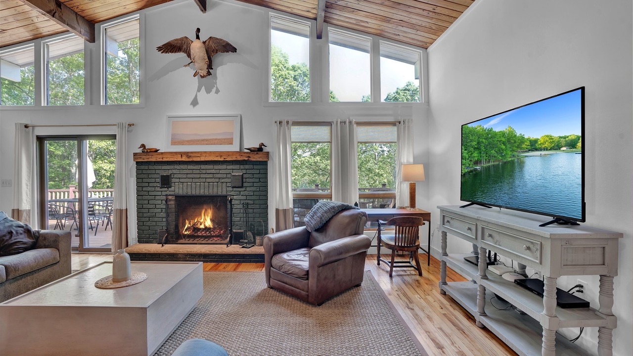 Photo of Livingroom in Pocono Mountain Lake