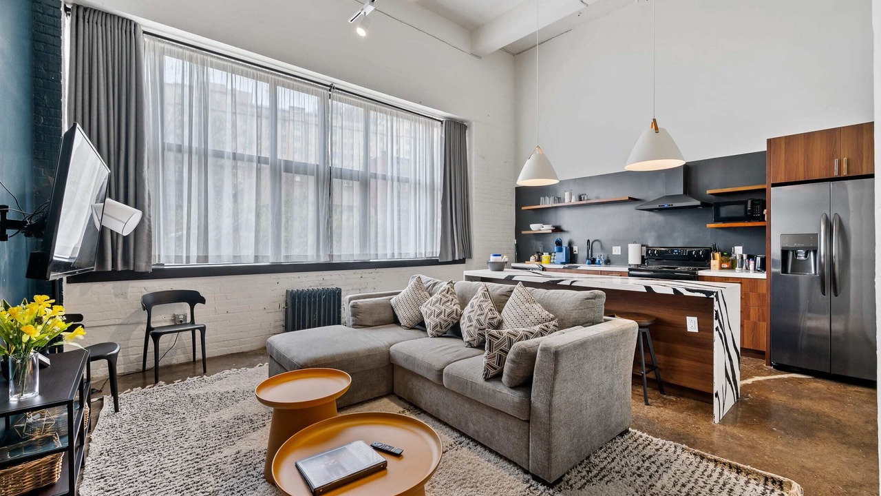 Photo of Livingroom in North Oakland