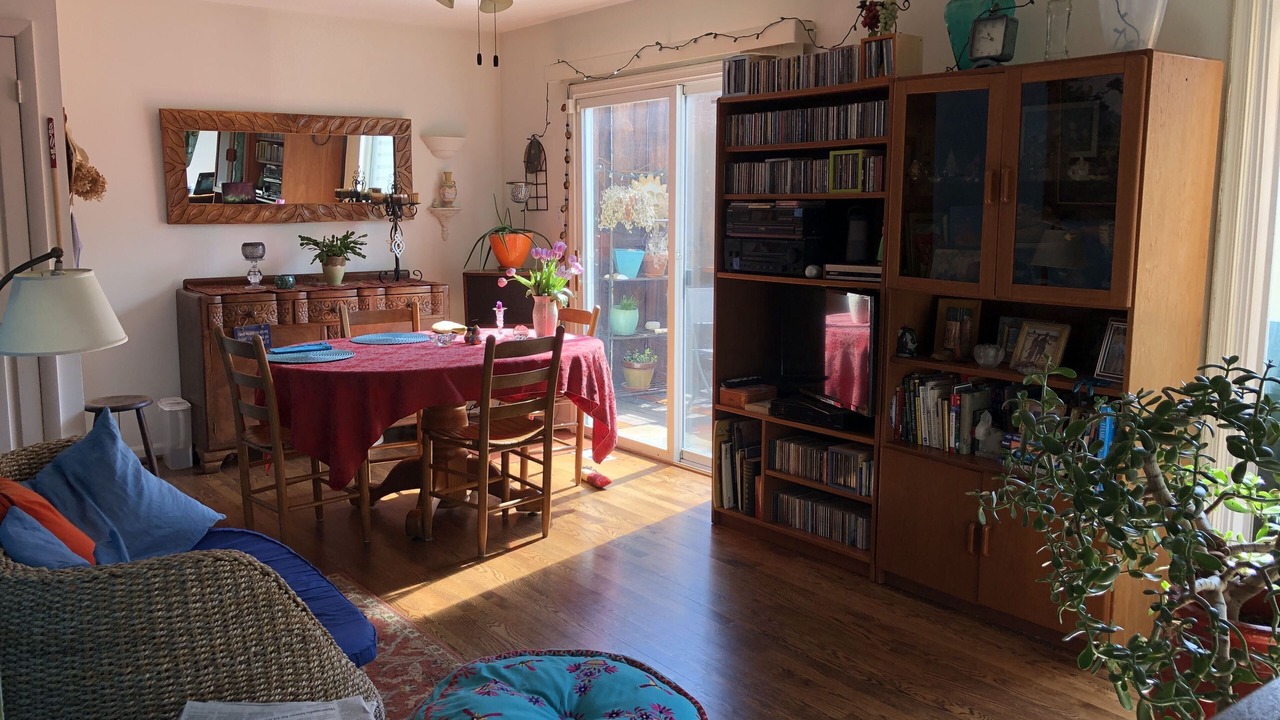 Photo of Livingroom in Wheaton-Glenmont
