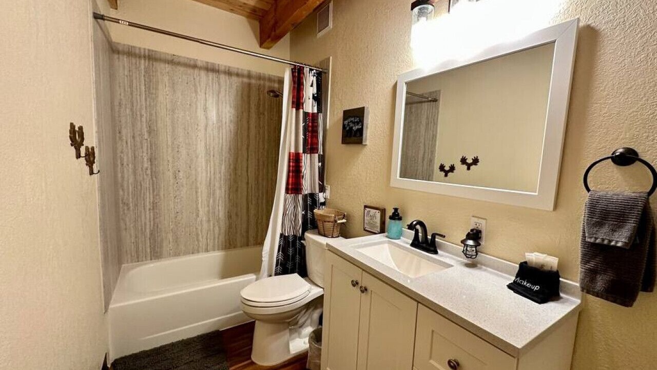 Photo of Bathroom in Cascade