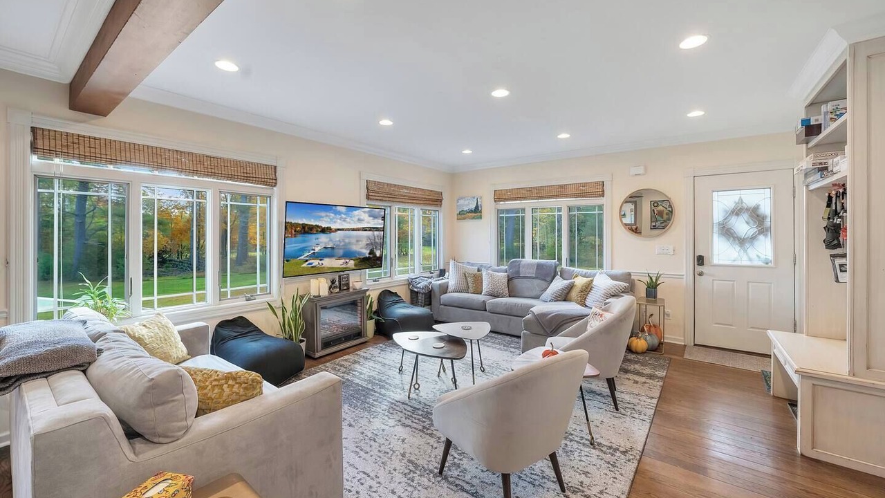 Photo of Livingroom in Highland Lake