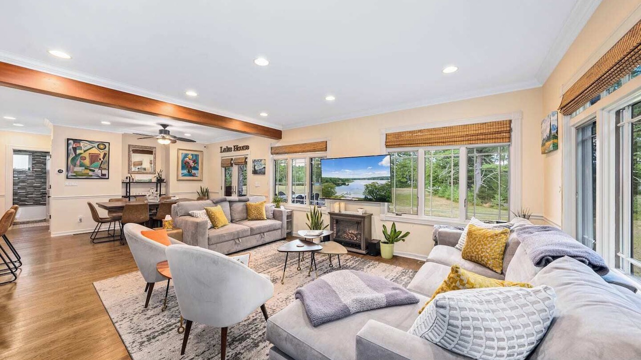Photo of Livingroom in Highland Lake