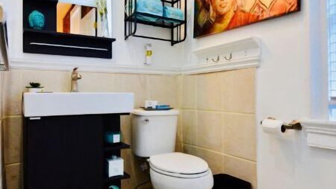 Photo of Bathroom in Medical District