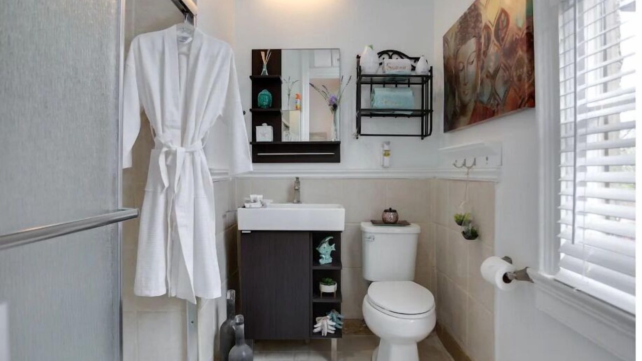 Photo of Bathroom in Medical District