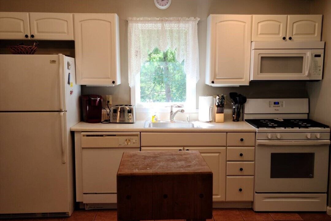 Photo of Kitchen in Helmsburg
