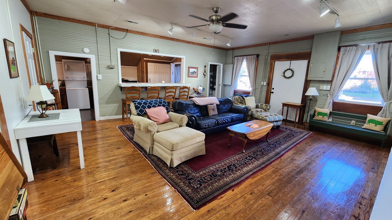 Photo of Livingroom in Haywood