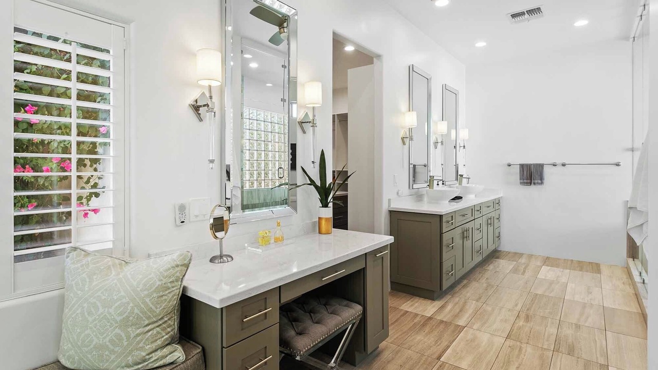 Photo of Bathroom in Sundown Manor