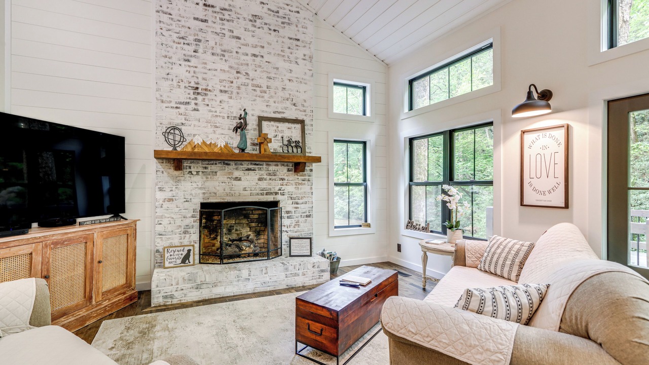 Photo of Livingroom in Ellijay