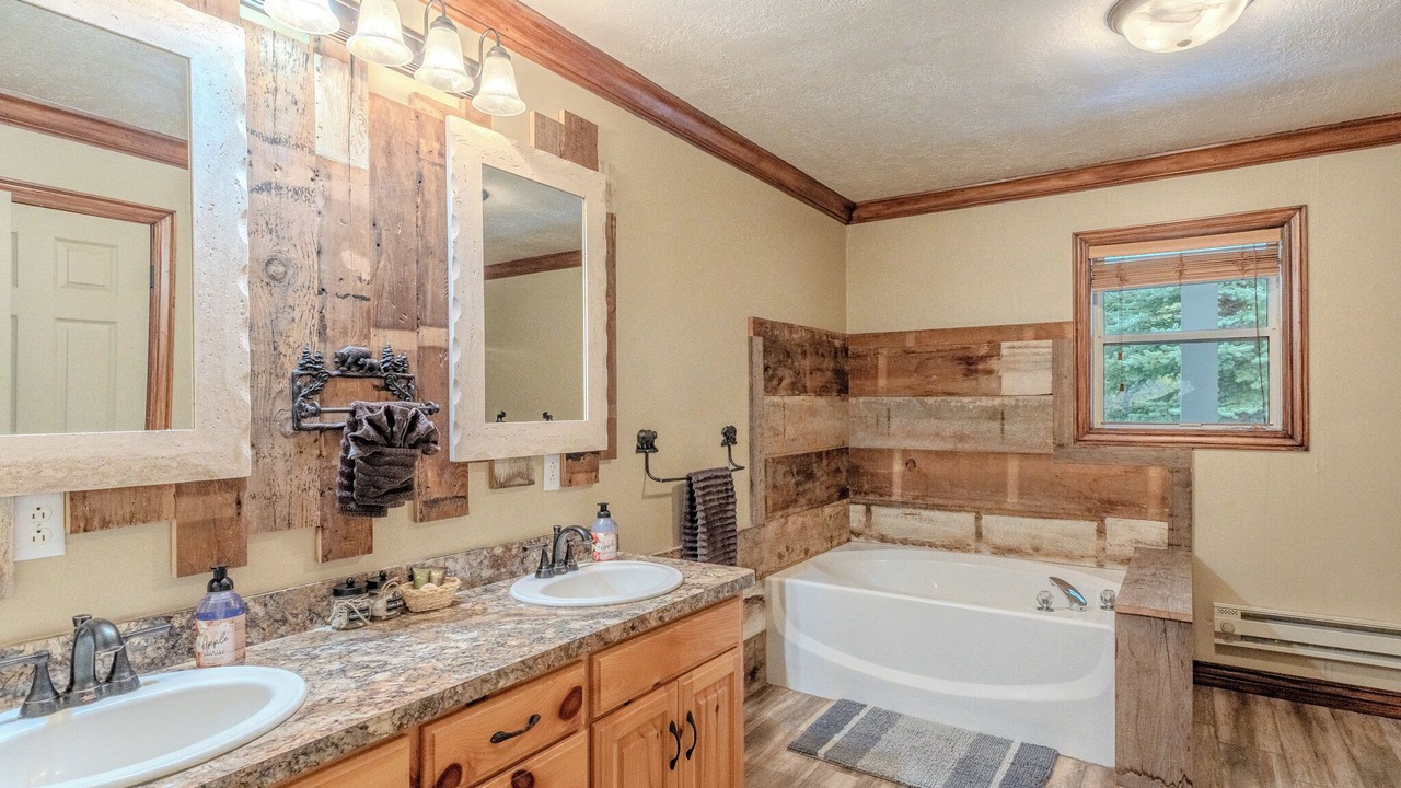 Photo of Bathroom in Island Park