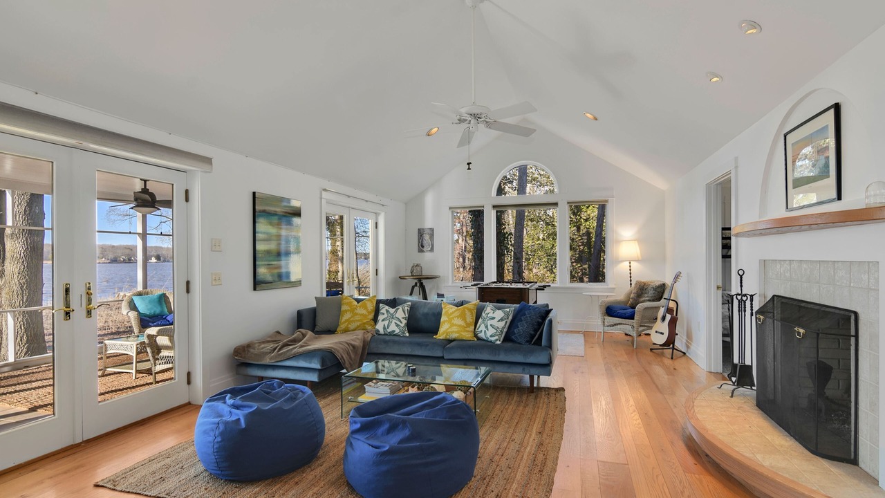 Photo of Livingroom in Chestertown