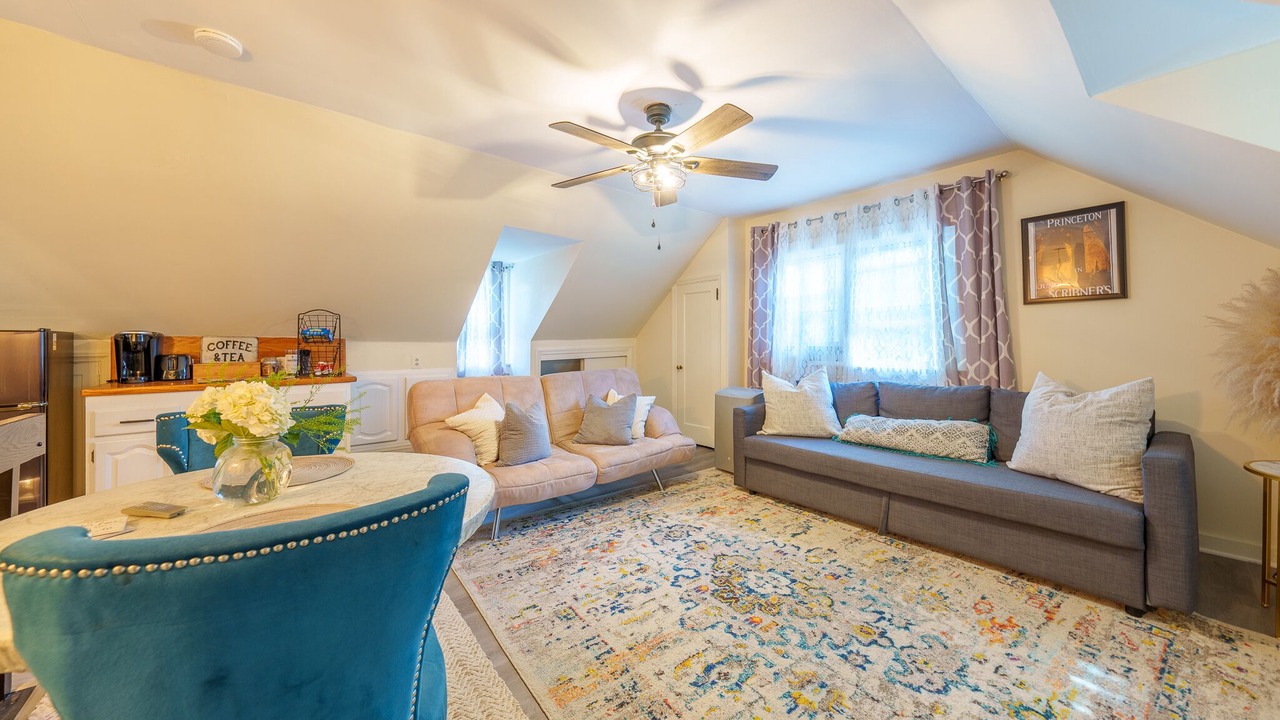 Photo of Livingroom in Princeton Junction