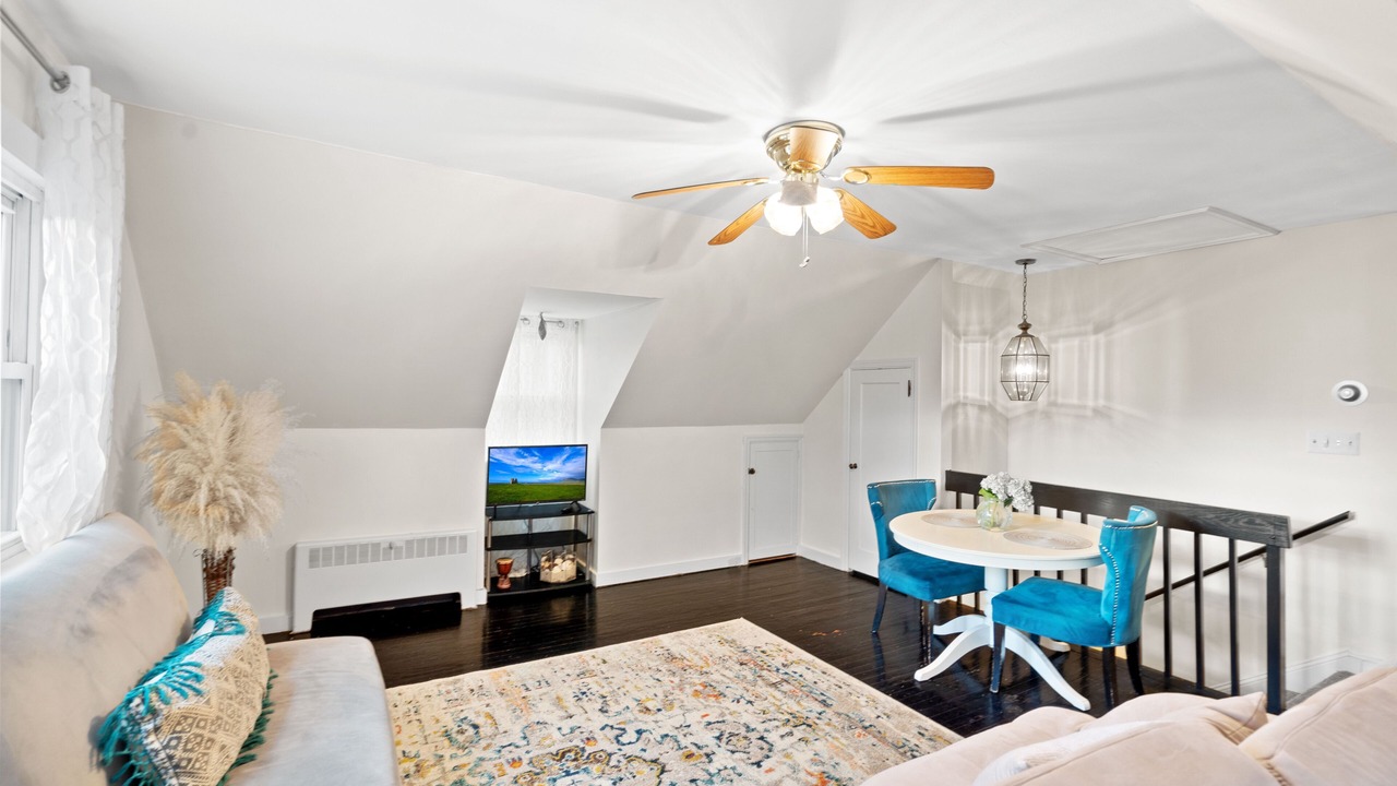 Photo of Livingroom in Princeton Junction