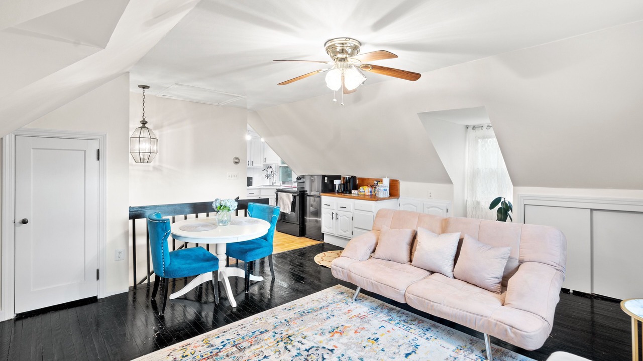 Photo of Livingroom in Princeton Junction