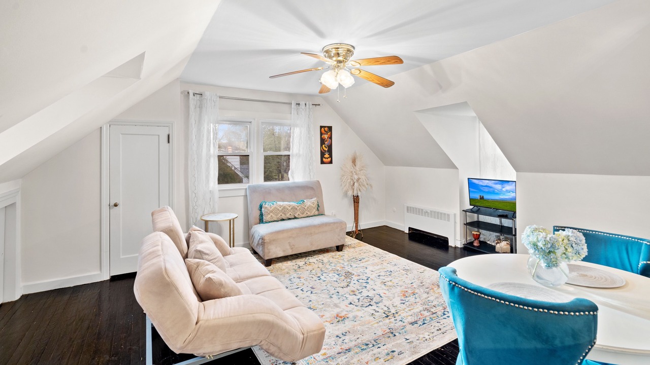 Photo of Livingroom in Princeton Junction
