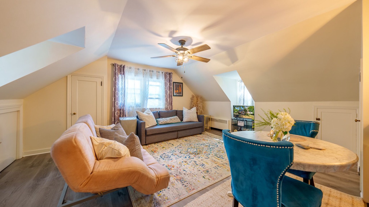 Photo of Livingroom in Princeton Junction