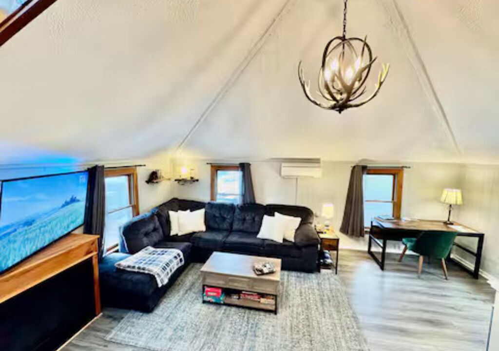 Photo of Livingroom in Lake Harmony Estates