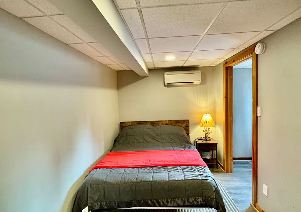 Photo of Bedroom in Lake Harmony Estates