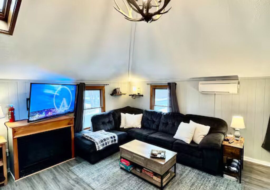 Photo of Livingroom in Lake Harmony Estates
