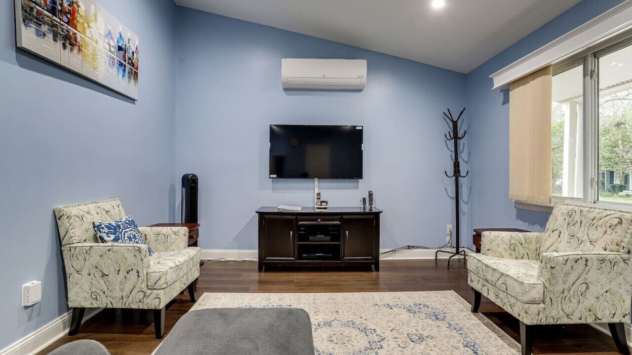 Photo of Livingroom in Alexandria West