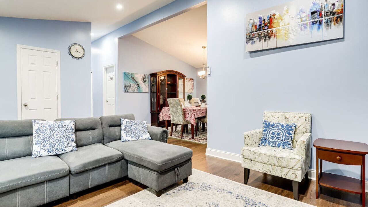 Photo of Livingroom in Alexandria West