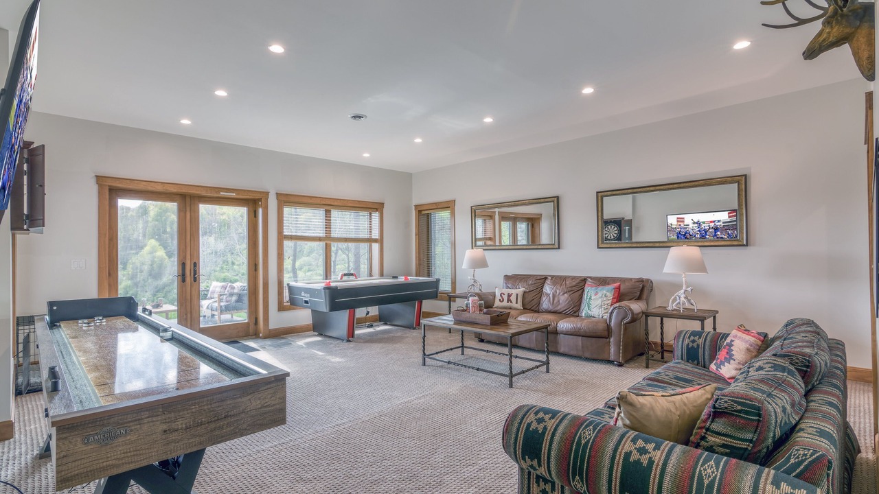 Photo of Livingroom in Ellicottville