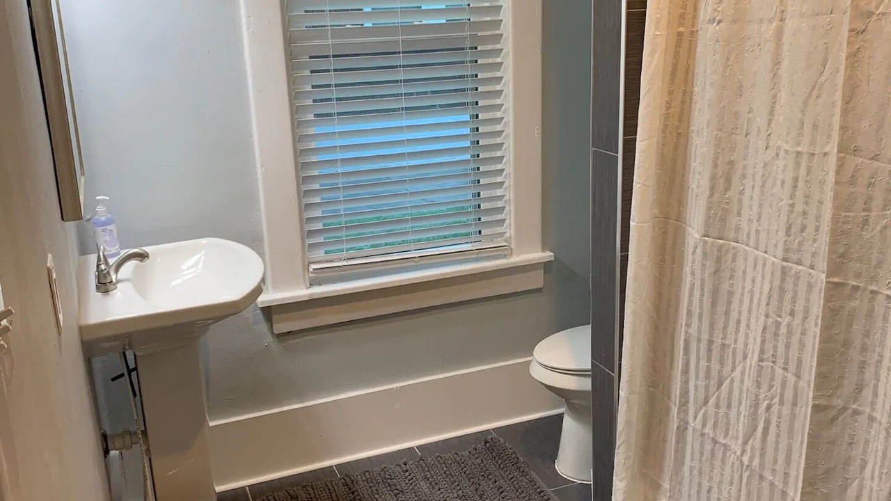 Photo of Bathroom in Cooper-Young Historic District