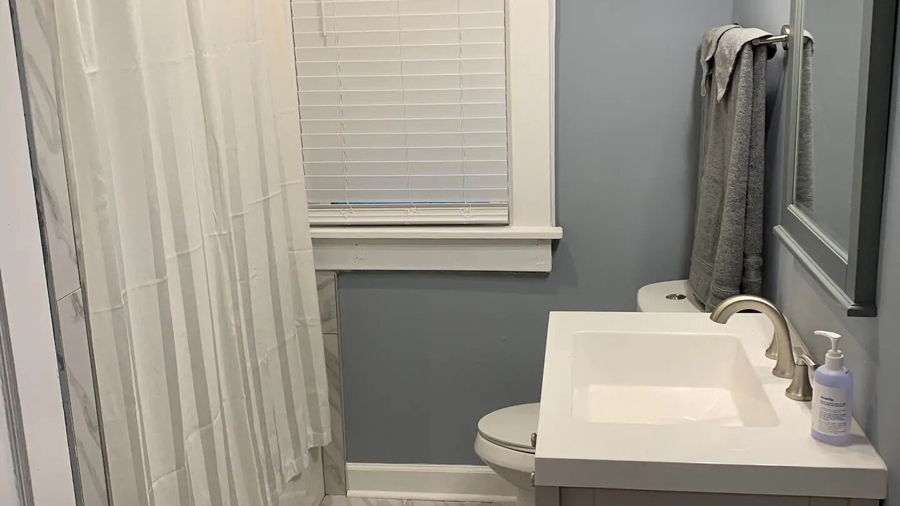 Photo of Bathroom in Cooper-Young Historic District