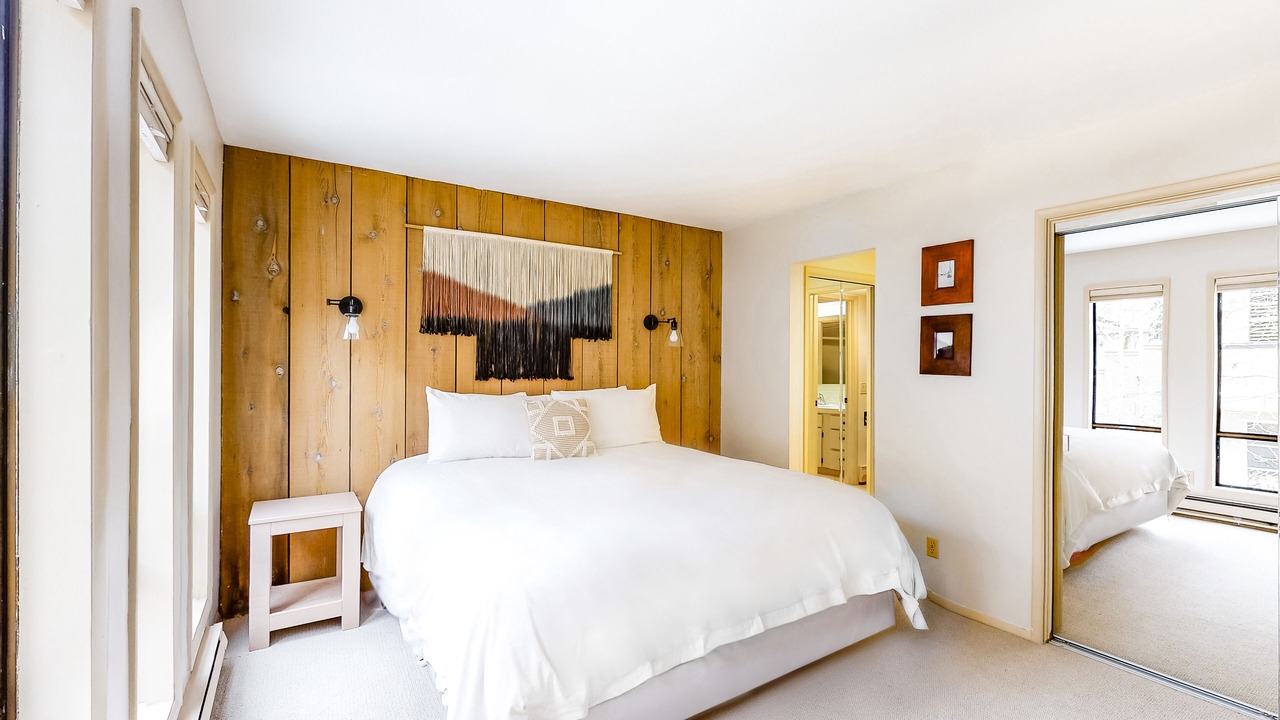 Photo of Bedroom in Warm Springs