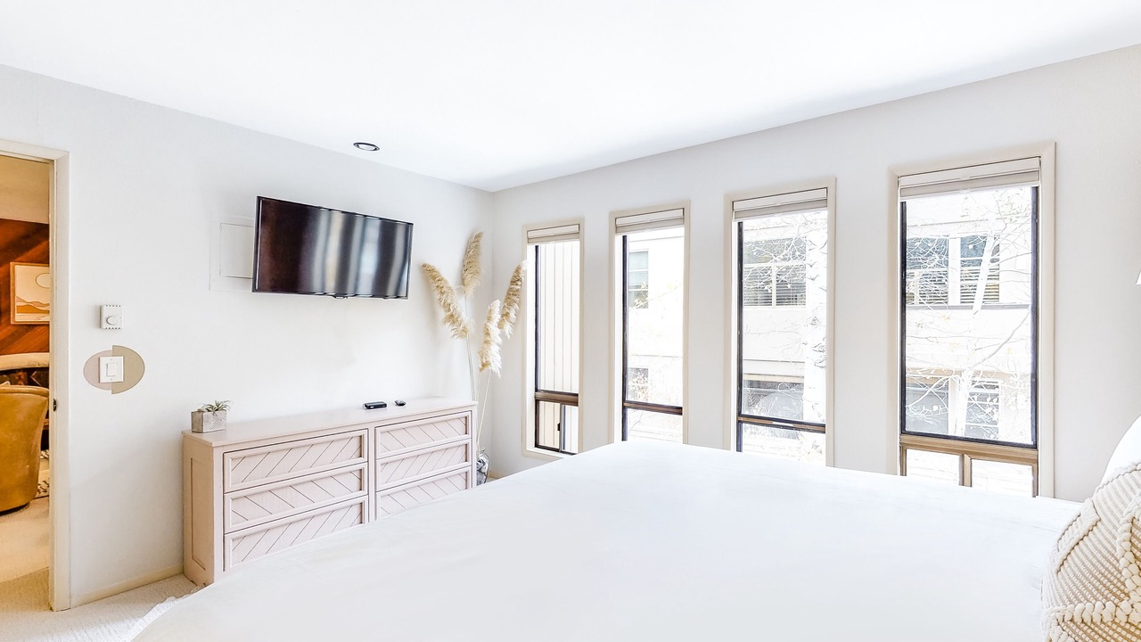 Photo of Bedroom in Warm Springs
