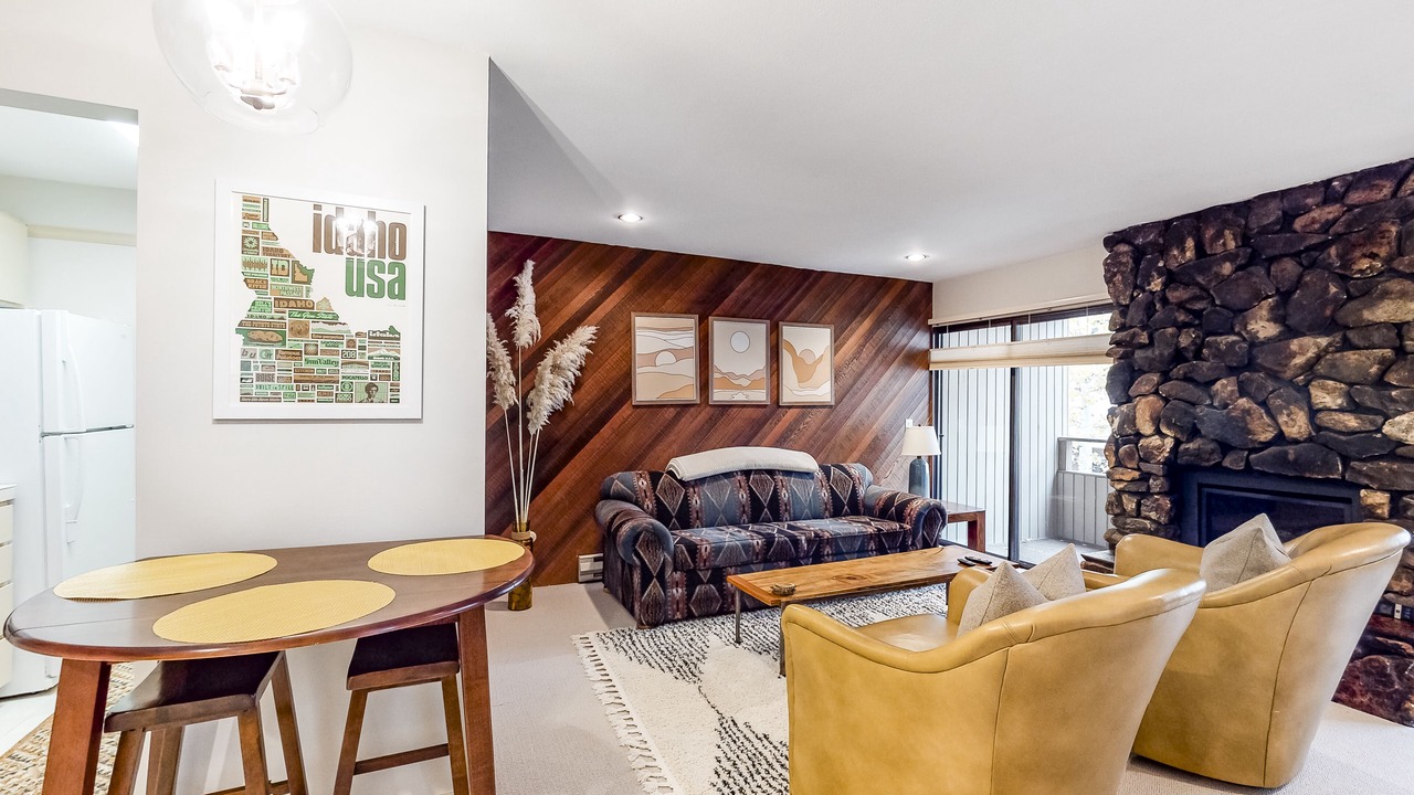 Photo of Livingroom in Warm Springs