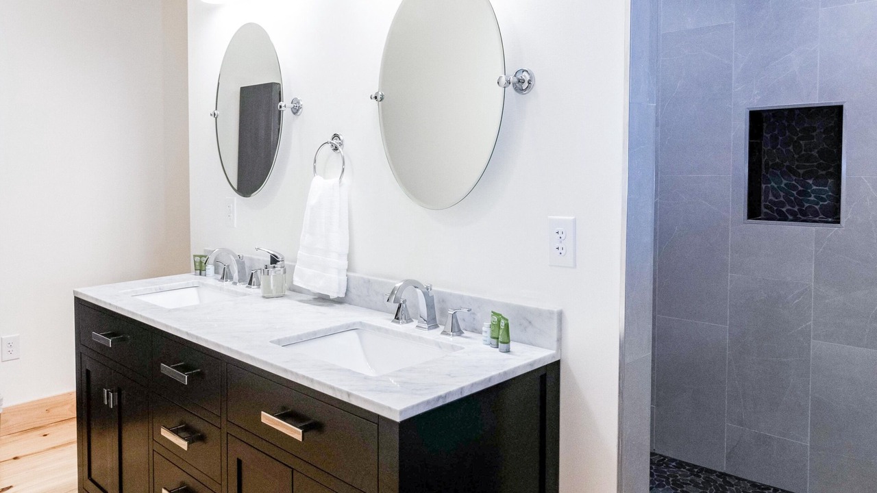 Photo of Bathroom in Centre Hall