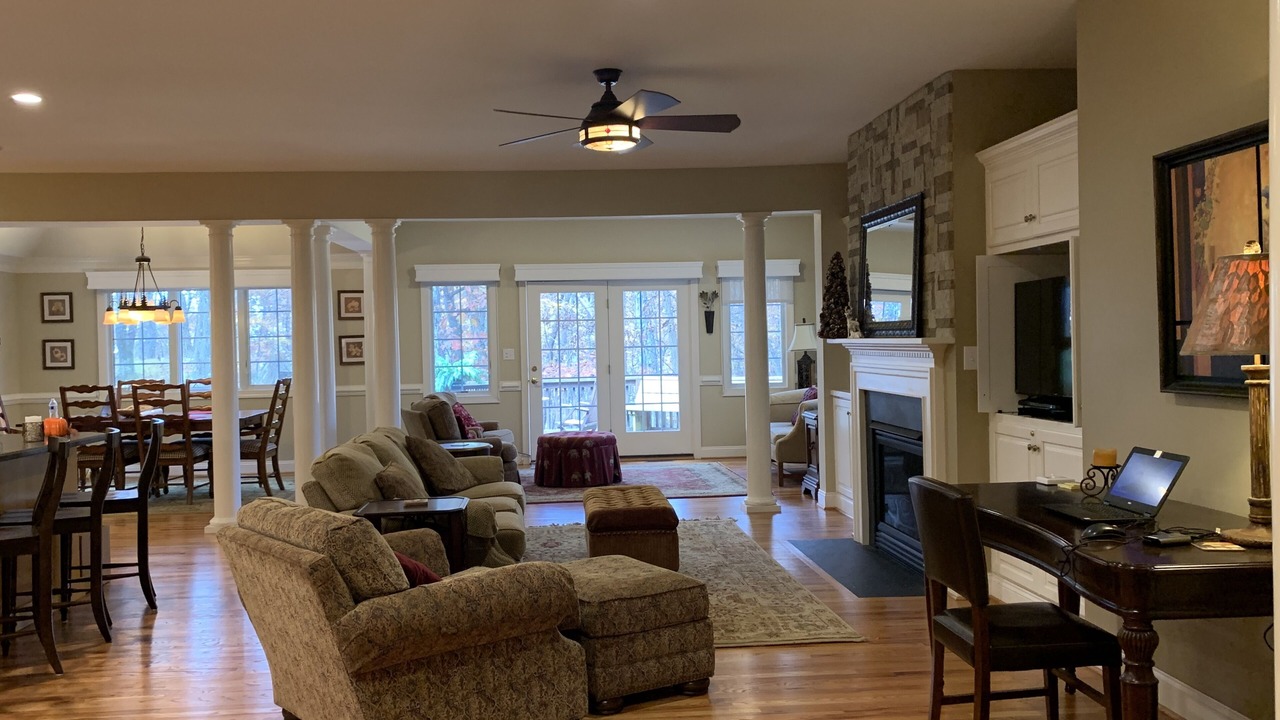 Photo of Livingroom in Nellysford