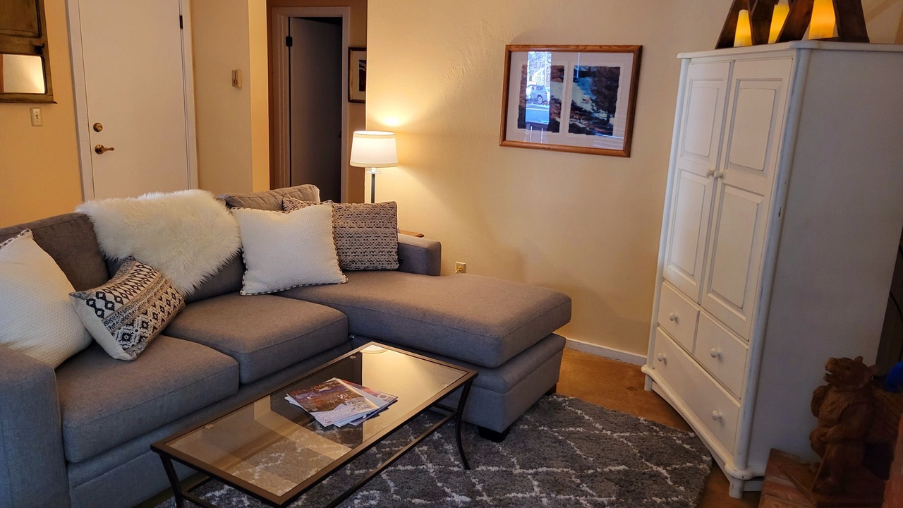 Photo of Livingroom in Warm Springs