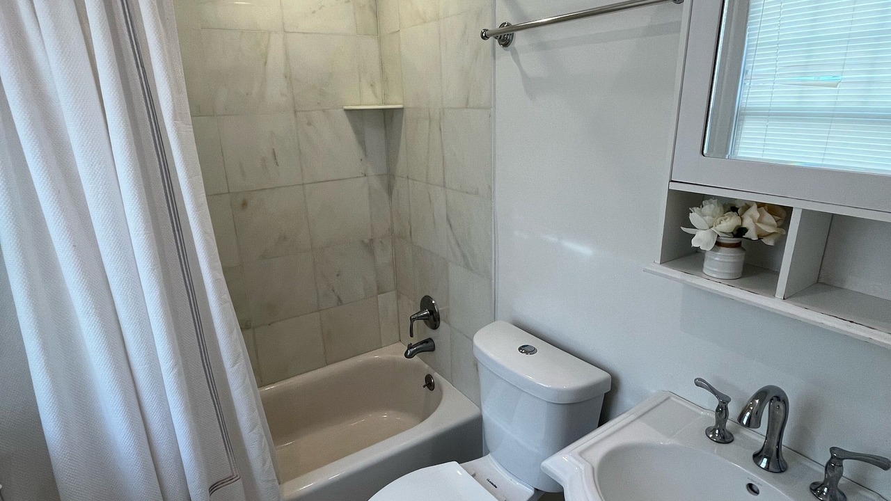 Photo of Bathroom in Avalon