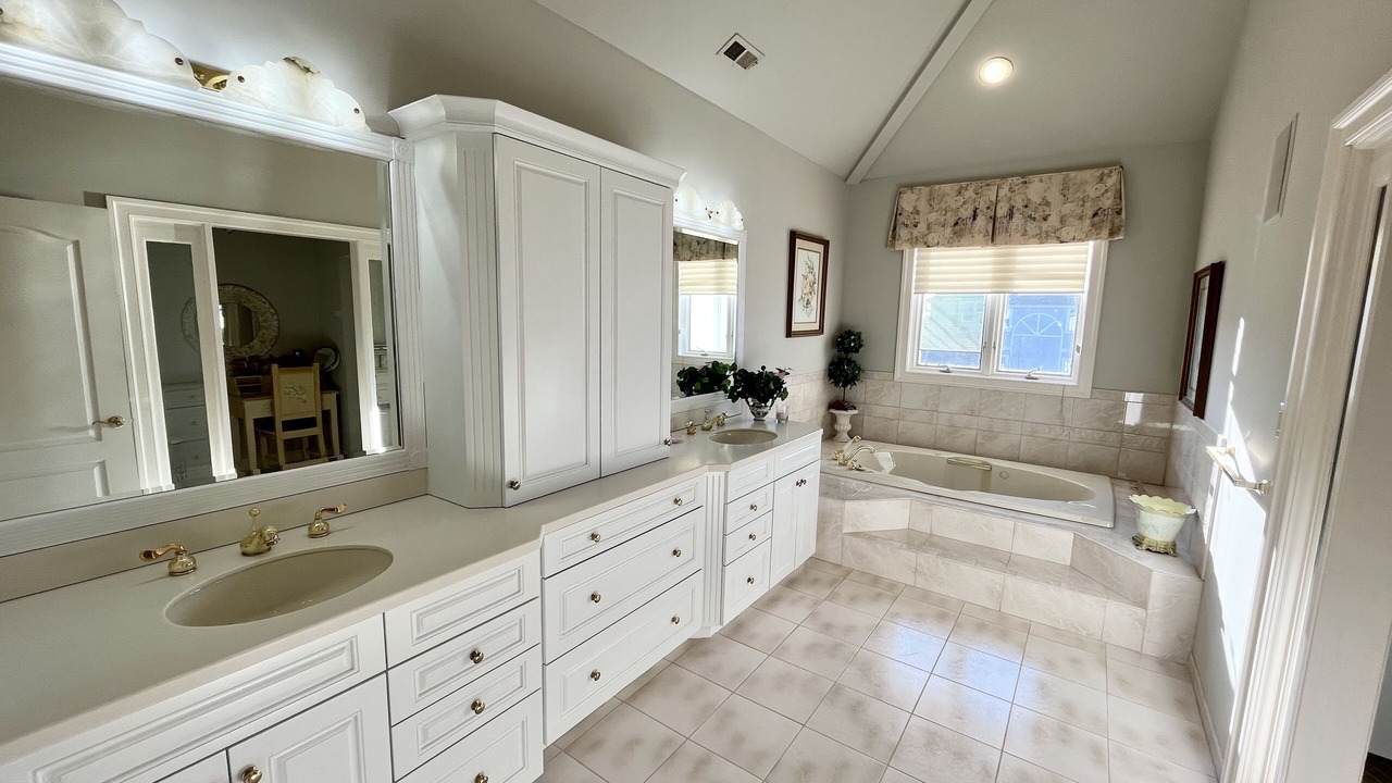 Photo of Bathroom in Avalon
