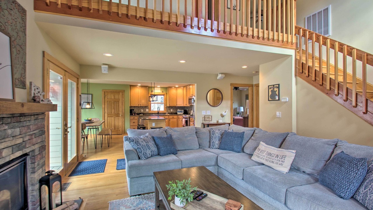 Photo of Livingroom in Chestnut Springs