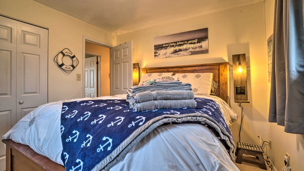 Photo of Bedroom in Mentor-on-the-Lake