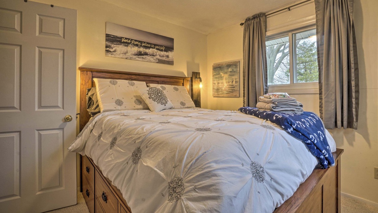 Photo of Bedroom in Mentor-on-the-Lake