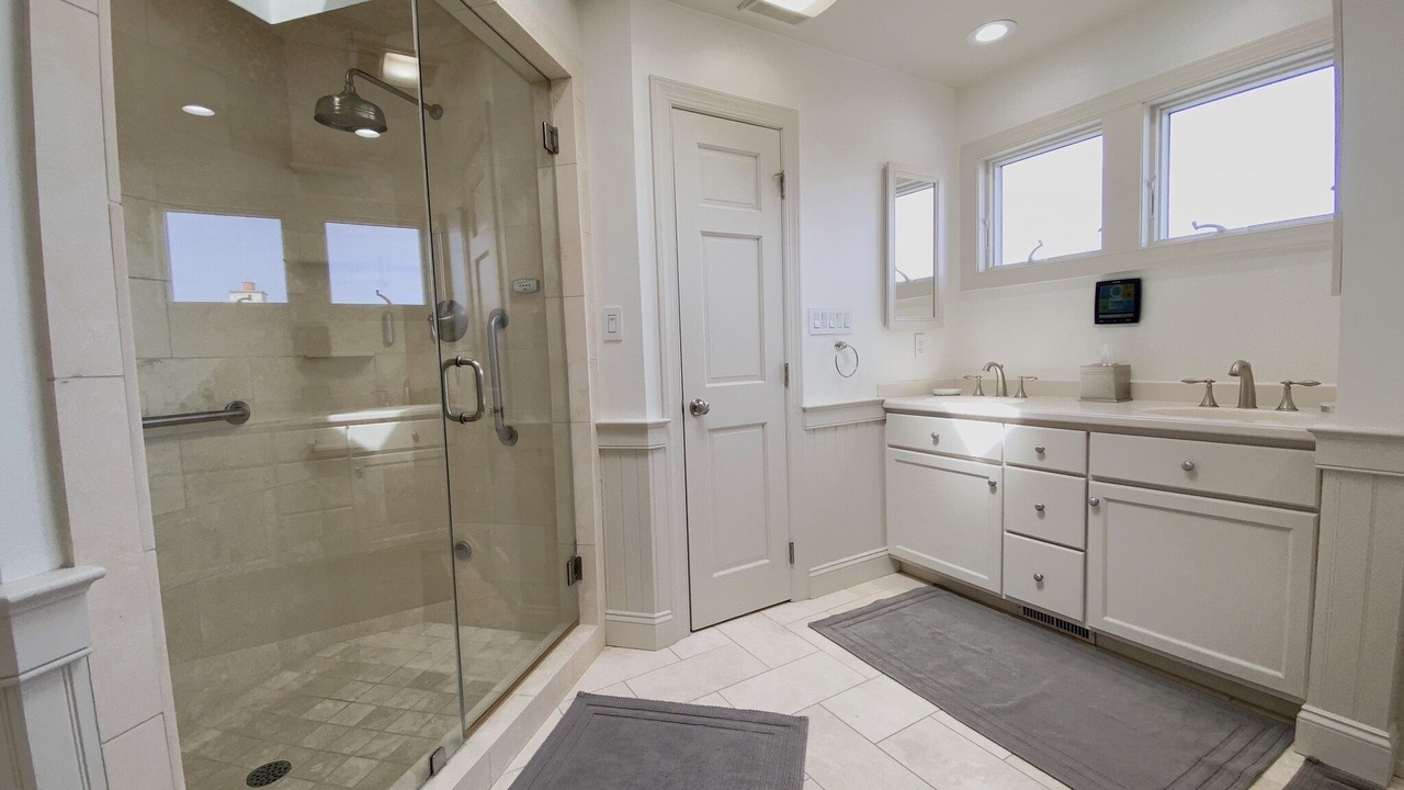 Photo of Bathroom in Avalon