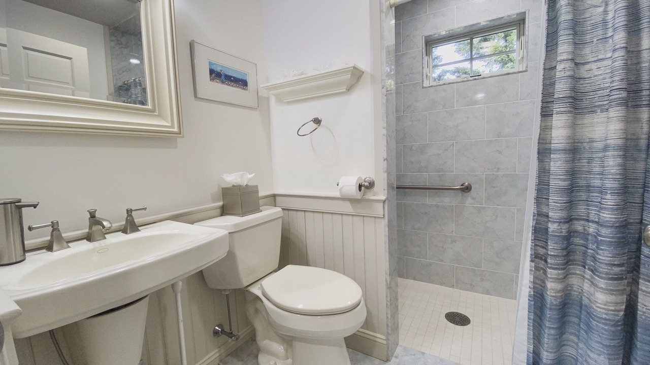 Photo of Bathroom in Avalon