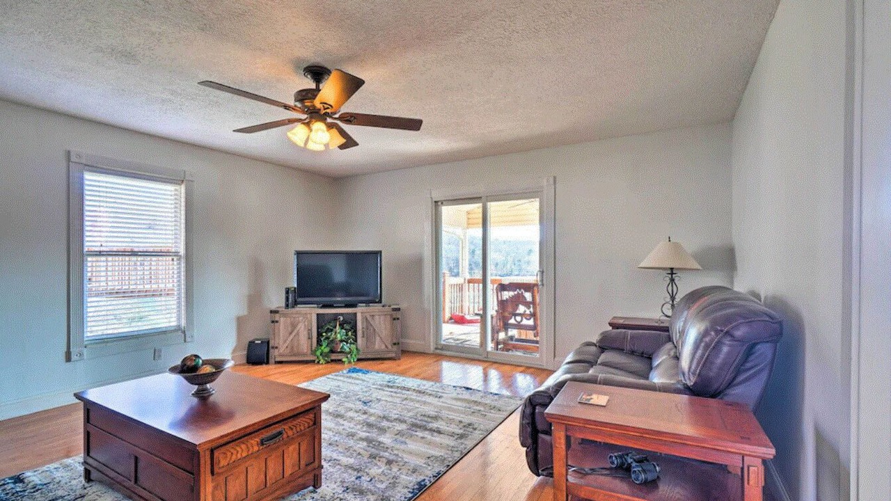 Photo of Livingroom in Flat Hollow Marina