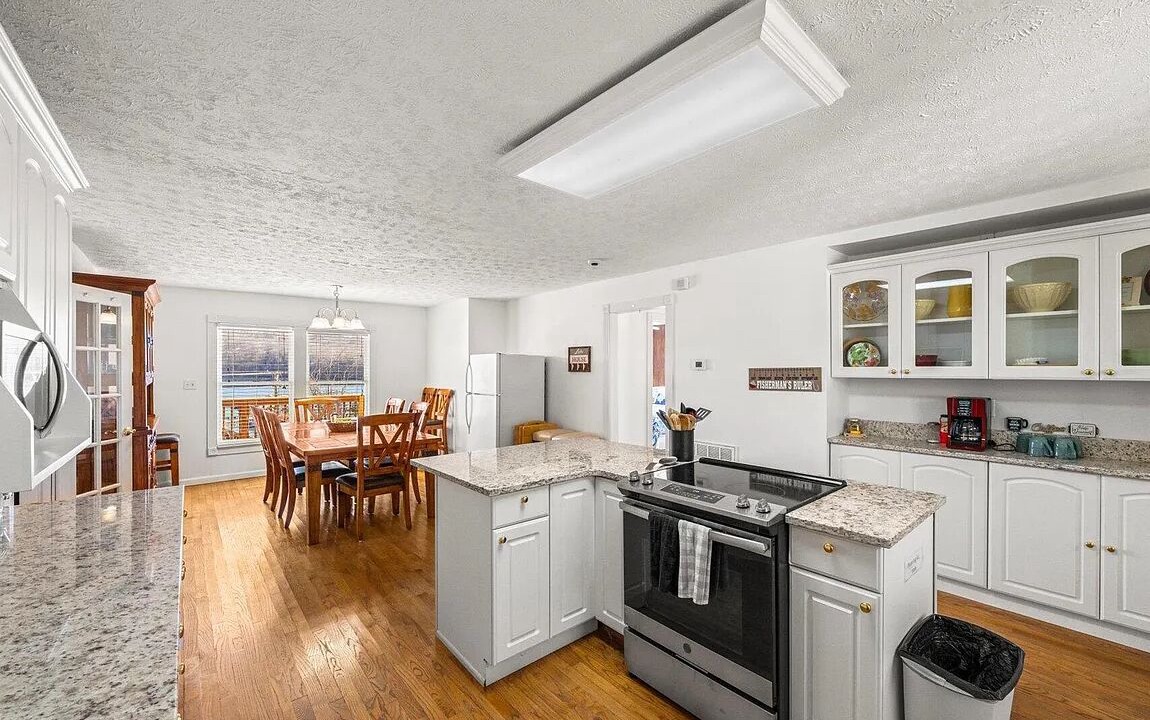 Photo of Kitchen in Flat Hollow Marina
