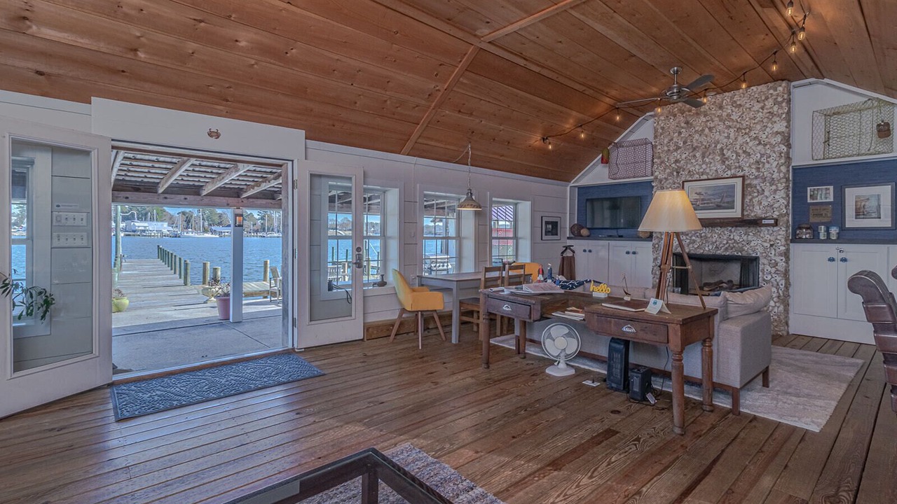 Photo of Livingroom in Weems