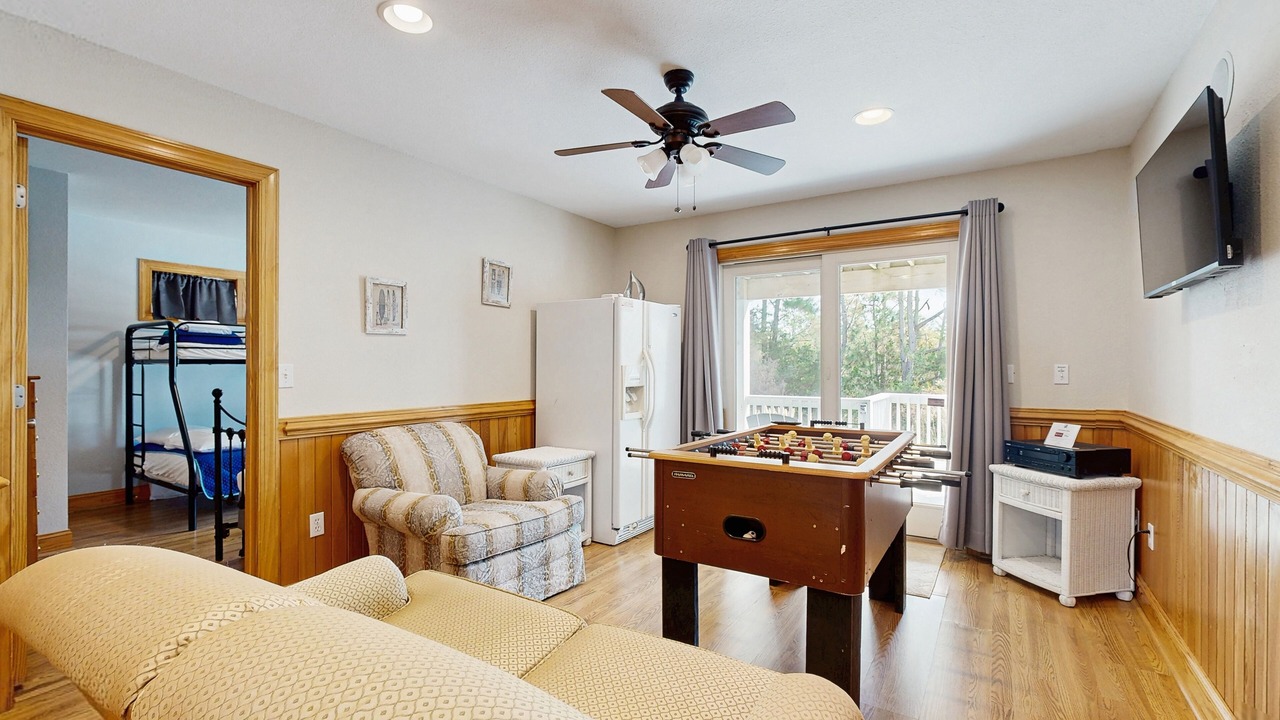 Photo of Livingroom in Wind Over Waves